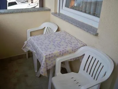 In Mit Garten Und Grill Banjole